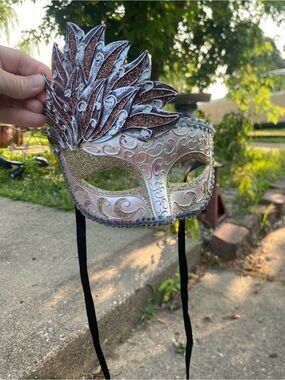 Elegant Pink and Gold Venetian Feathered Masquerade Mask